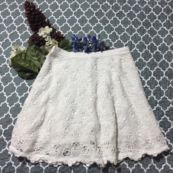 Club Monaco Dresses & Skirts - 🌸 Club Monaco Mid Floral Skirt 🌸